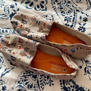 Bobs puppy print sneakers.
